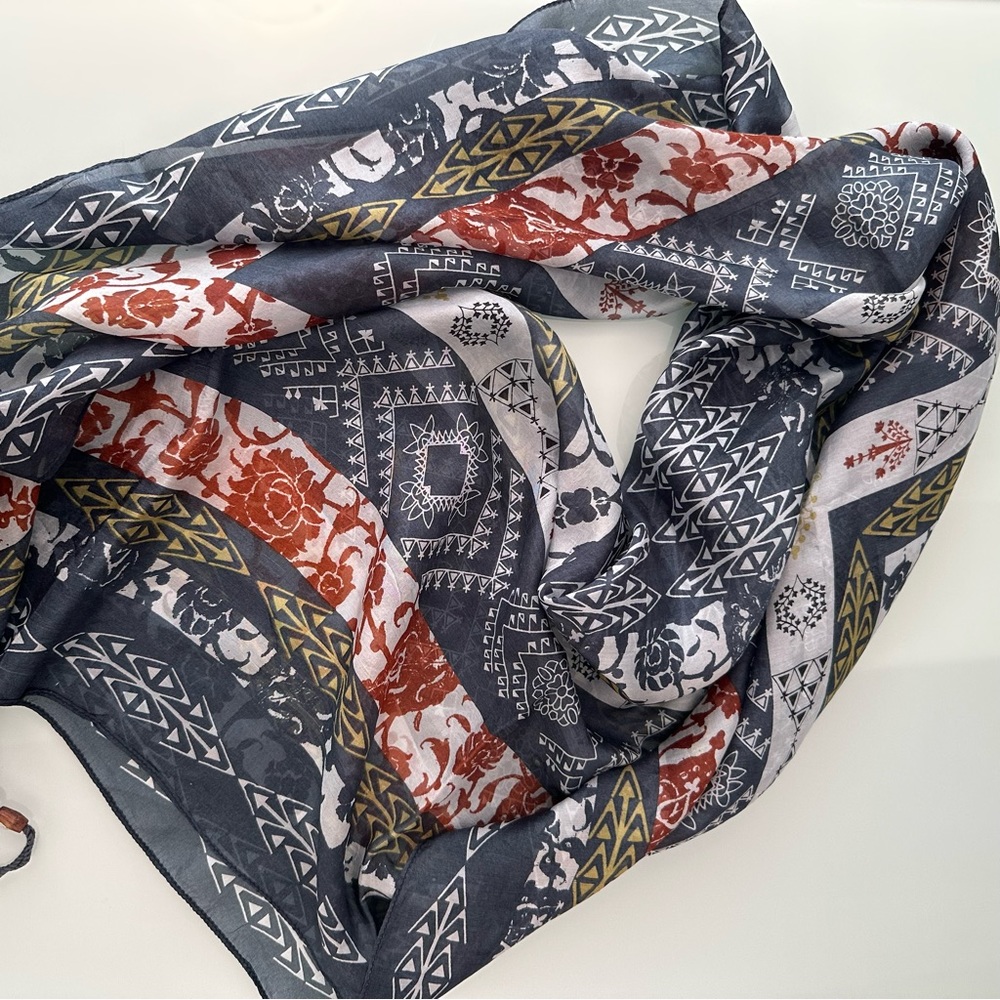 Massimo Dutti Colorful Patterned Silk Square Scarf with Tassels - Picture 5 of 9